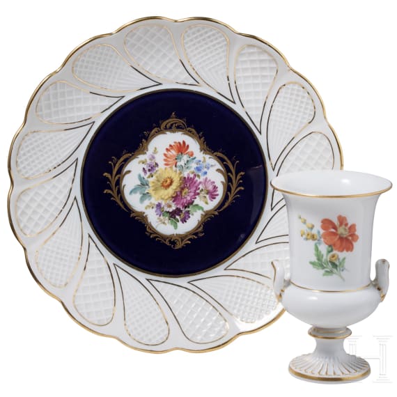 A small porcelain vase and a porcelain plate with flowers, Meissen, 1924-34
