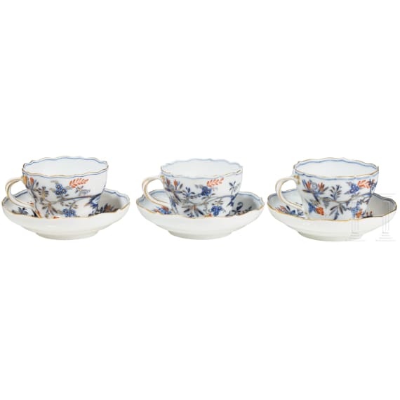 Three porcelain cups with saucers in "coloured onion pattern", Meissen, circa 1920
