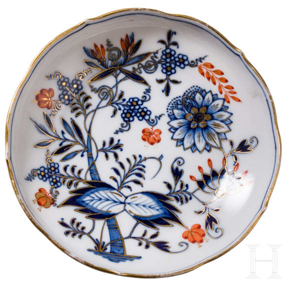 Three porcelain cups with saucers in "coloured onion pattern", Meissen, circa 1920