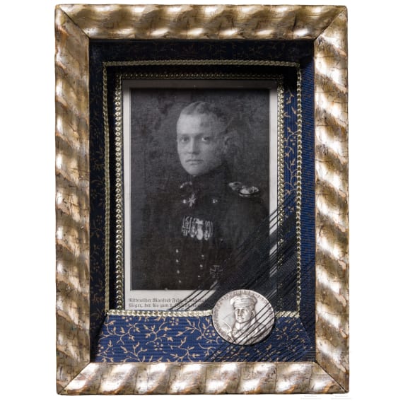 Gedenkkasten f&uuml;r Manfred von Richthofen, deutsch, um 1920