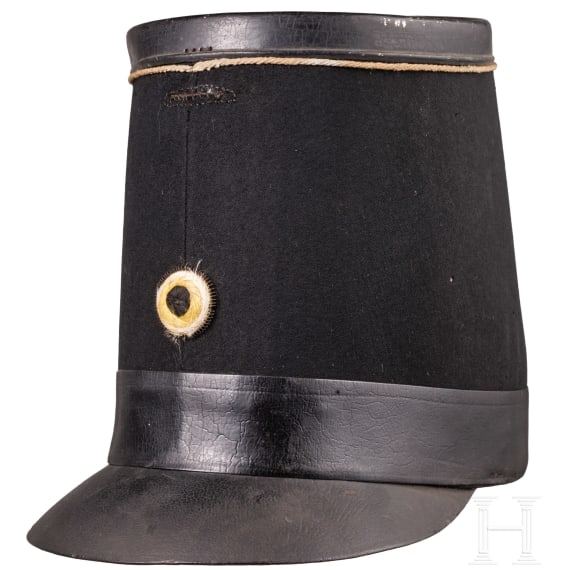 Hoher Tschako mit hannoveraner Kokarde, um 1850 - 1860