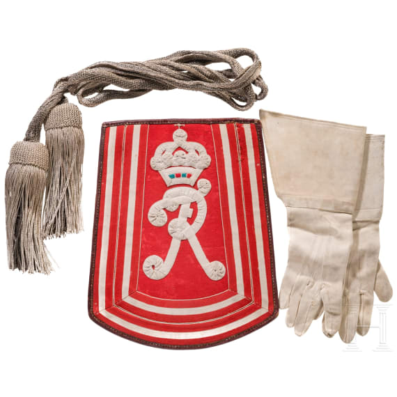 S&auml;beltasche zum Galawachtanzug der Gardes du Corps, zwei Handschuhe und eine Sch&auml;rpe, um 1900