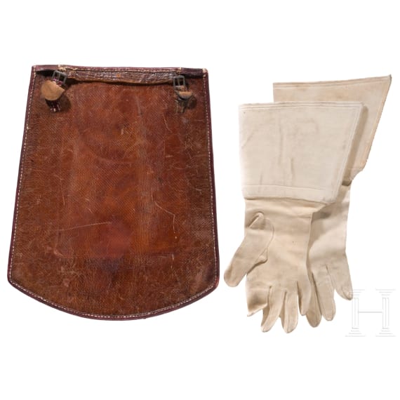 S&auml;beltasche zum Galawachtanzug der Gardes du Corps, zwei Handschuhe und eine Sch&auml;rpe, um 1900