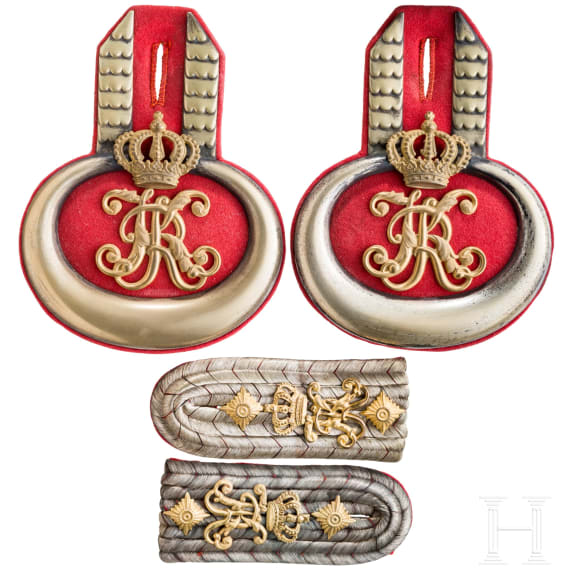 A pair of epaulettes and two shoulder boards for officers in the Uhlan Regiment "King Karl" (1st W&uuml;rttembergian) No. 19