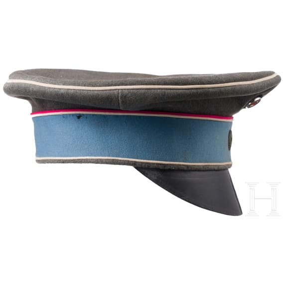A field grey visor cap for officers in the Royal Saxon 2nd Hussar Regiment No. 19 &ldquo;Kronprinz Wilhelm&rdquo;, circa 1914