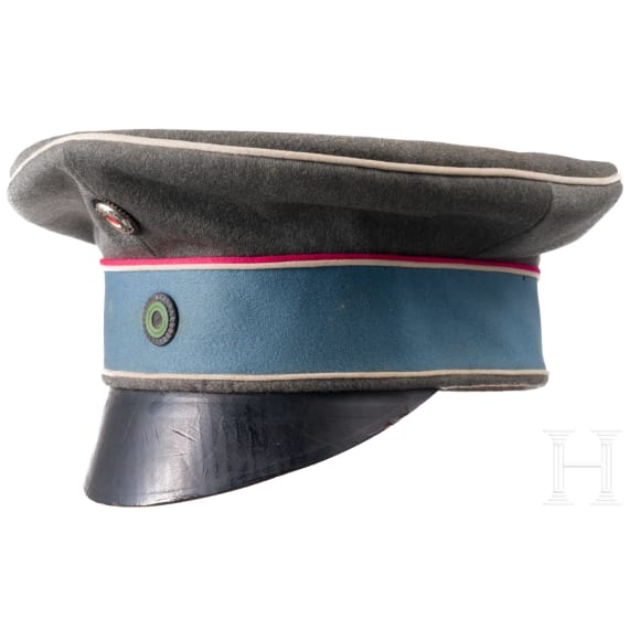 A field grey visor cap for officers in the Royal Saxon 2nd Hussar Regiment No. 19 &ldquo;Kronprinz Wilhelm&rdquo;, circa 1914