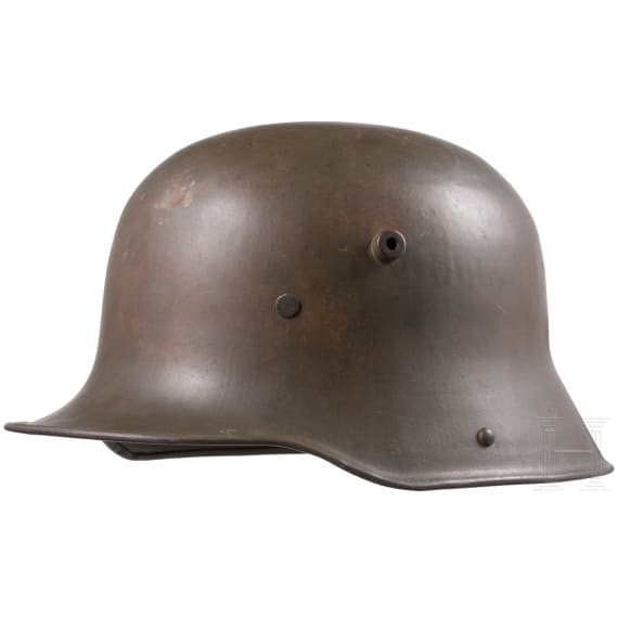 A steel helmet M 16