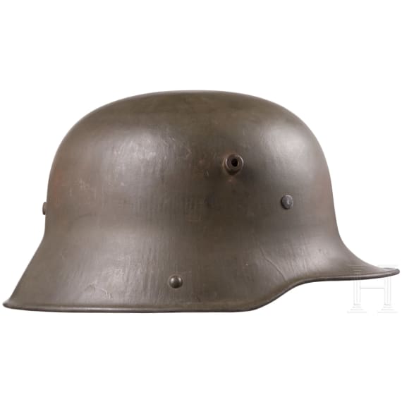 A steel helmet M 16