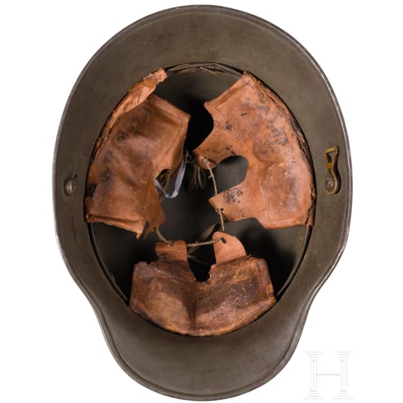 A steel helmet M 16