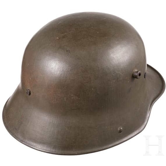 A steel helmet M 16