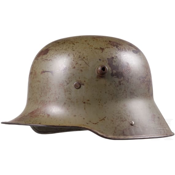 A steel helmet M 16