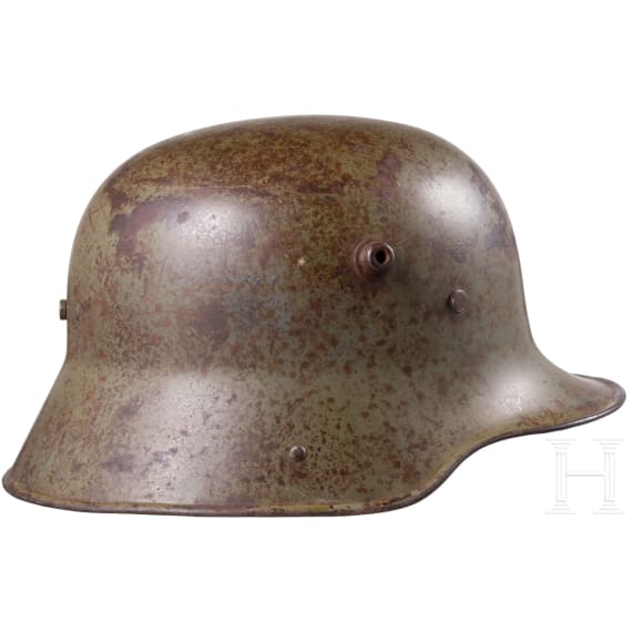 A steel helmet M 16