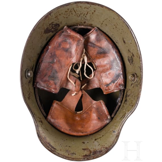 A steel helmet M 16