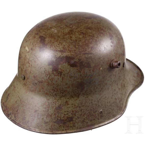 A steel helmet M 16