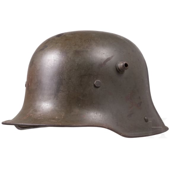 A steel helmet M 16