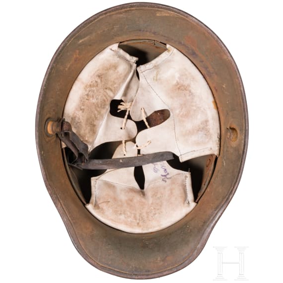 A steel helmet M 16