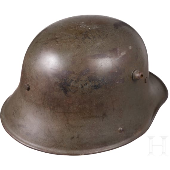 A steel helmet M 16