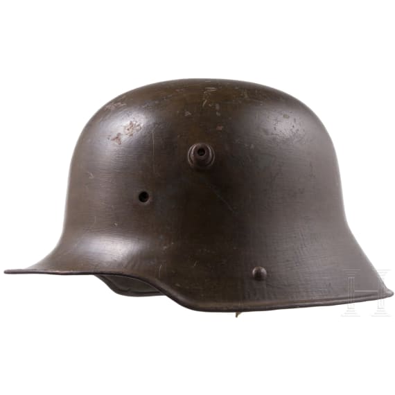 A steel helmet M 16