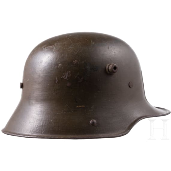 A steel helmet M 16
