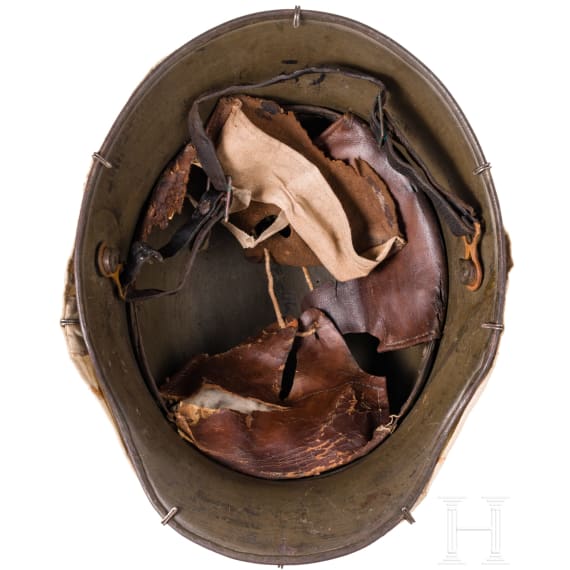 A steel helmet M 16