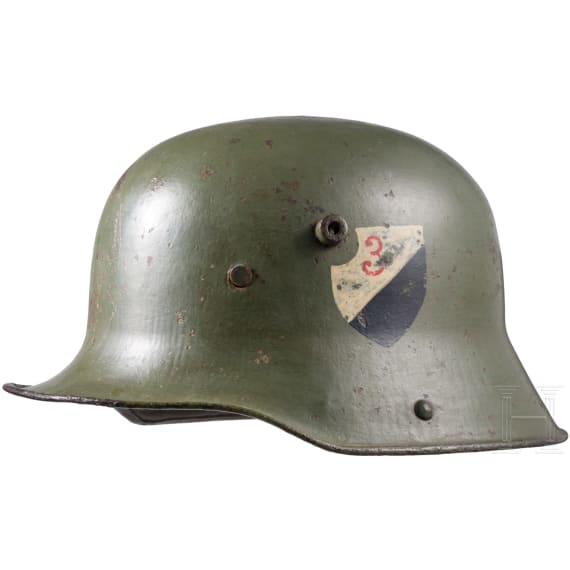 A steel helmet M 16