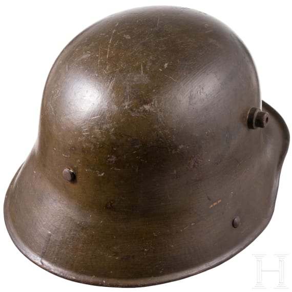 A steel helmet M 16