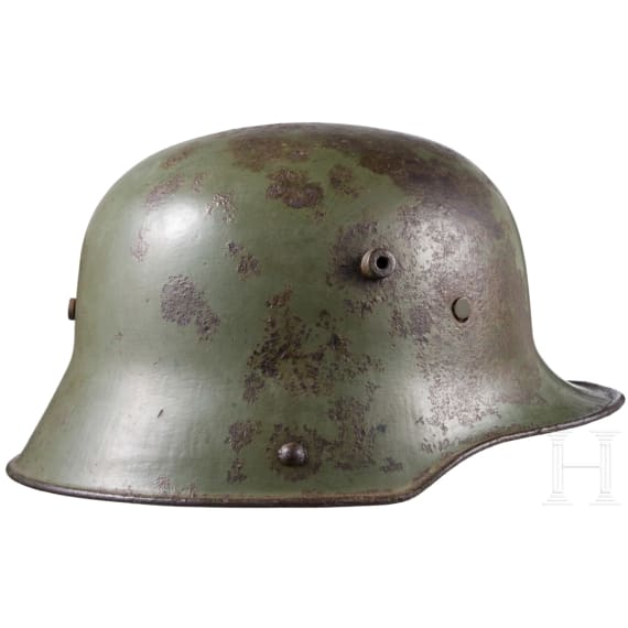 A steel helmet M 16