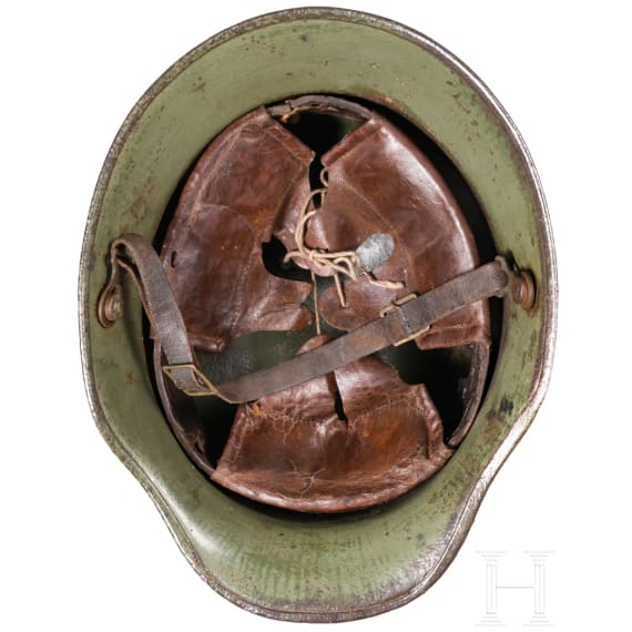 A steel helmet M 16