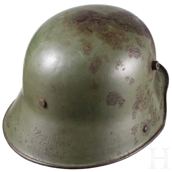 A steel helmet M 16