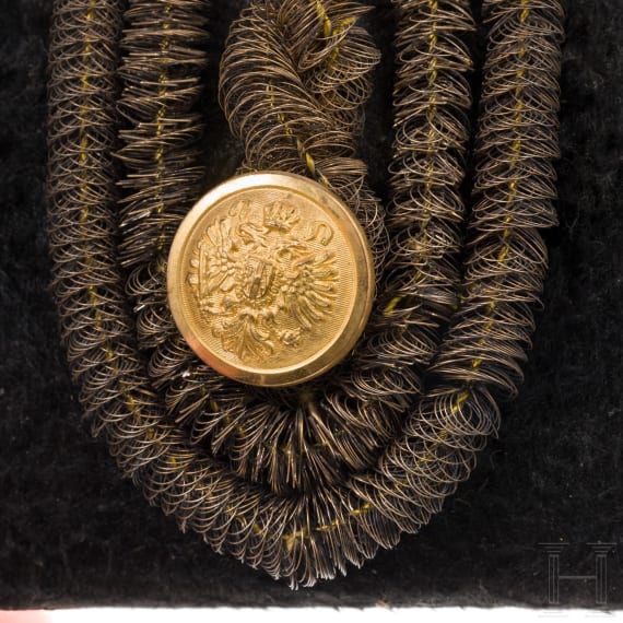 Zweispitz eines k.u.k. Beamten mit Koffer, um 1900