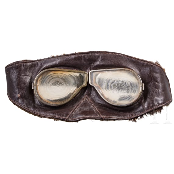 A protective helmet for aircraft crews, "Casque Roold", circa 1915