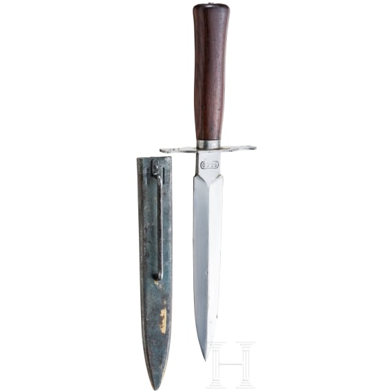 A trench dagger/combat knife Mle 1916