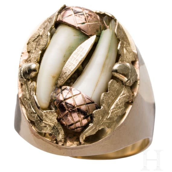 A 14ct gold and grandel ring
