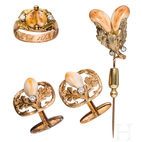 14ct gold and grandel jewellery set: a pair of cufflinks, ring and pin