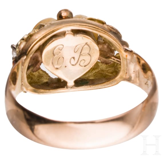 14ct gold and grandel jewellery set: a pair of cufflinks, ring and pin