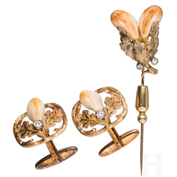 14ct gold and grandel jewellery set: a pair of cufflinks, ring and pin