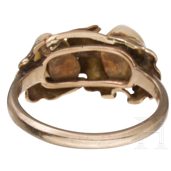 A 14ct gold and grandel jewellery set: brooch, ring and pin