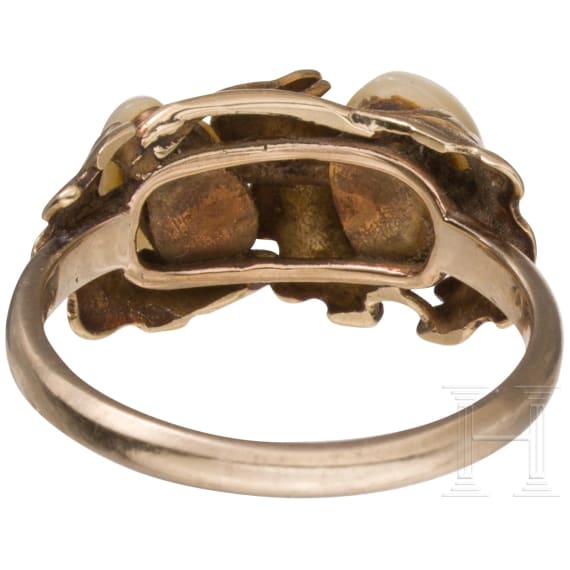 A 14ct gold and grandel jewellery set: brooch, ring and pin