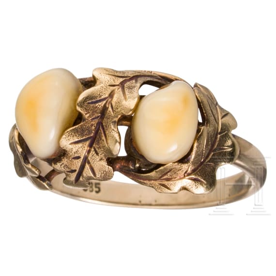A 14ct gold and grandel jewellery set: brooch, ring and pin