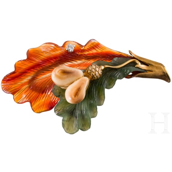 A 14ct gold rhodochrosite and nephrite blossom-shaped brooch set with two grandels and a diamond