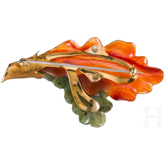 A 14ct gold rhodochrosite and nephrite blossom-shaped brooch set with two grandels and a diamond