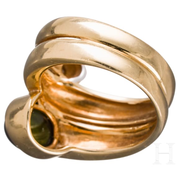 A 18ct gold snake-shaped ring with diamond and emerald