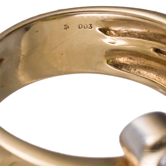 A 18ct gold snake-shaped ring with diamond and emerald