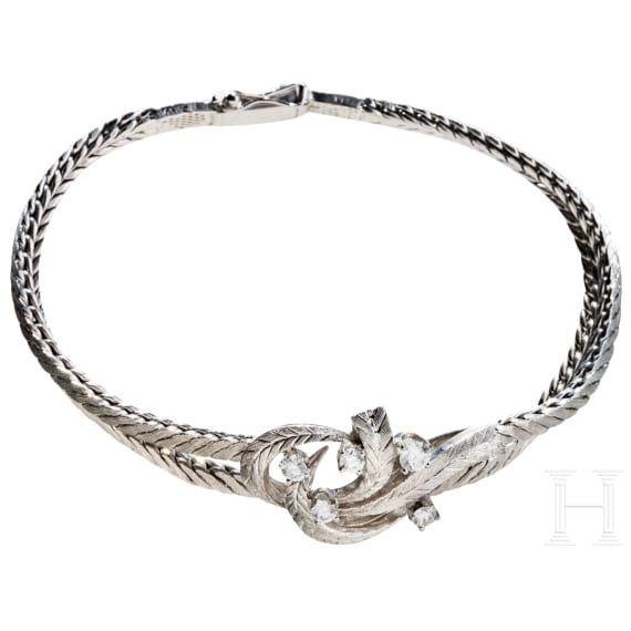 An 18-ct white gold bracelet set with diamonds (approx. 0.52 ct).