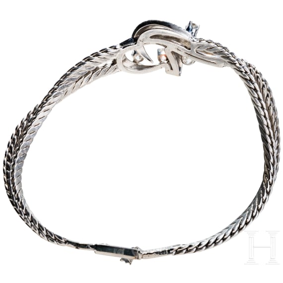 An 18-ct white gold bracelet set with diamonds (approx. 0.52 ct).