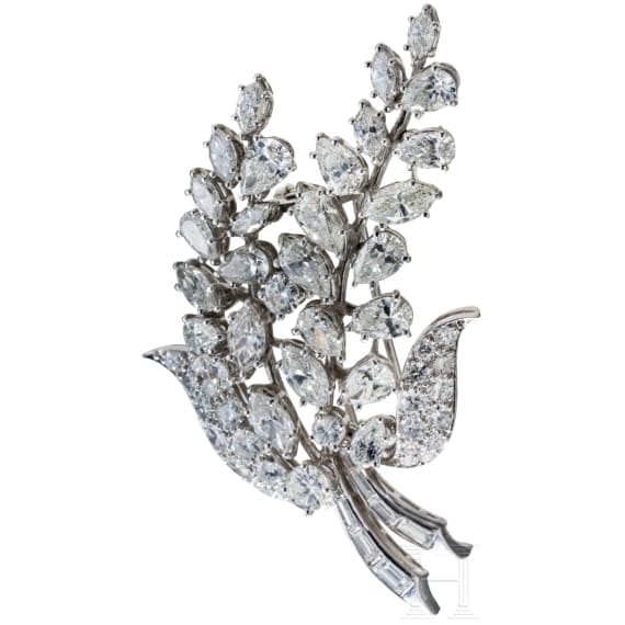 An 18-carat white gold and platinum diamond brooch