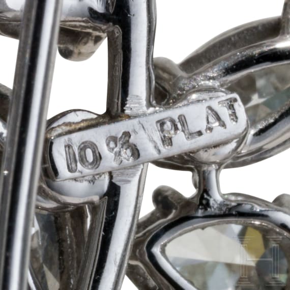An 18-carat white gold and platinum diamond brooch