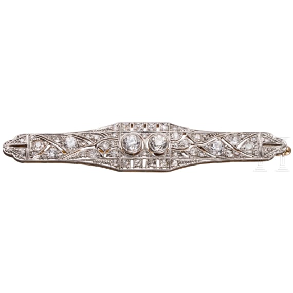 A 14ct gold and platinum brooch set with diamonds (ca. 1.19ct)