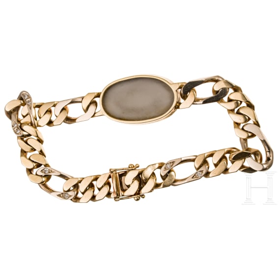 A 14ct gold opal and diamonds bracelet (ca. 0.2ct)