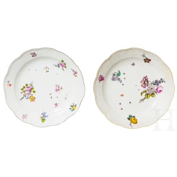 Zwei gro&szlig;e Meissen-Platten mit Blumenmalerei, um 1750